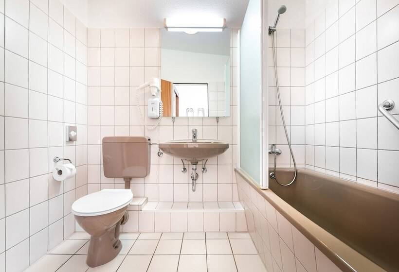 标准三人间, Central Hamburg