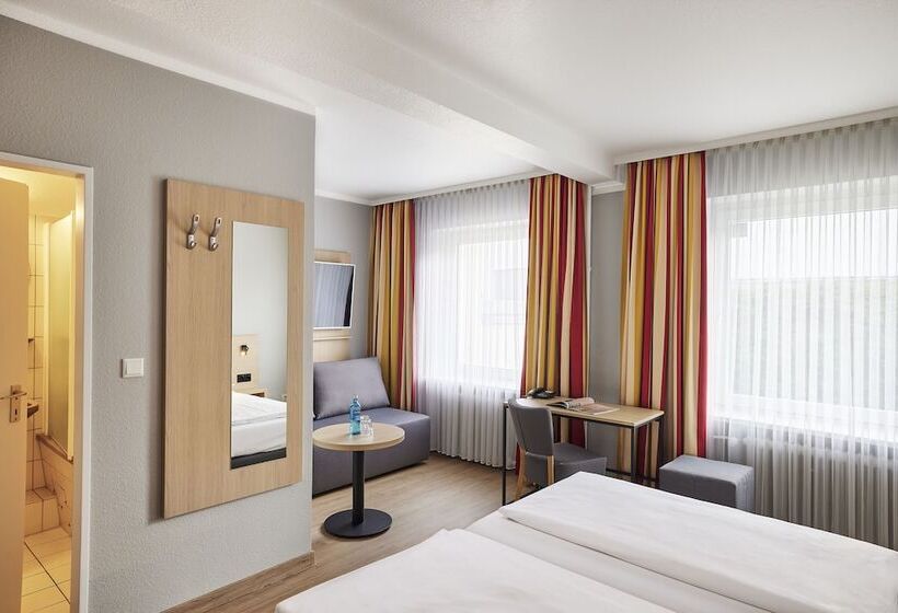 标准三人间, Central Hamburg