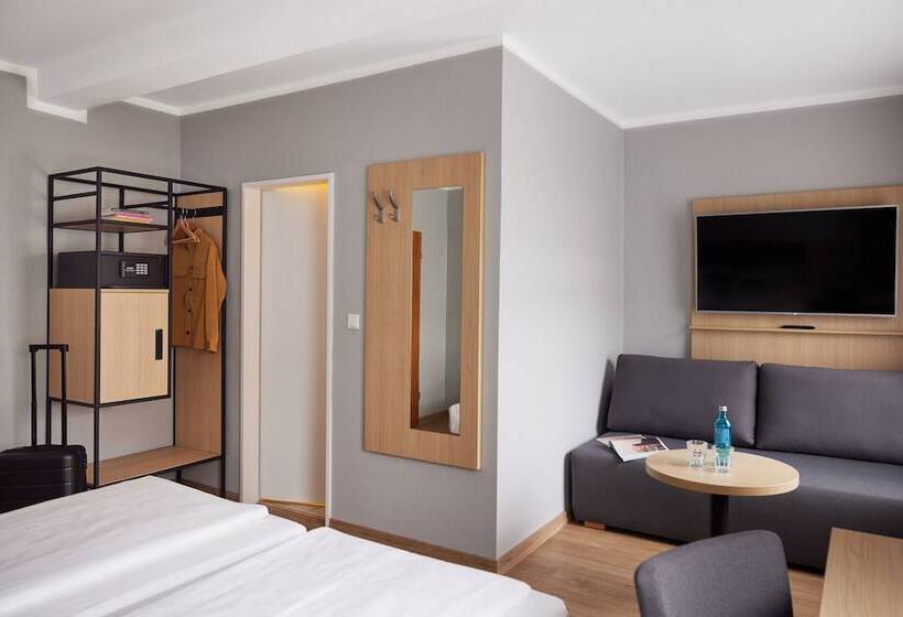 标准三人间, Central Hamburg