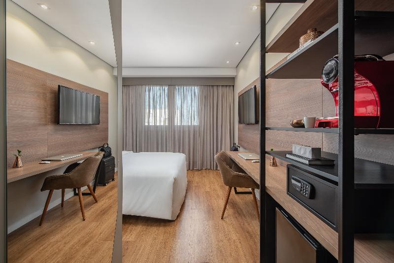 Kulüp Odası, Hongqiao Jin Jiang