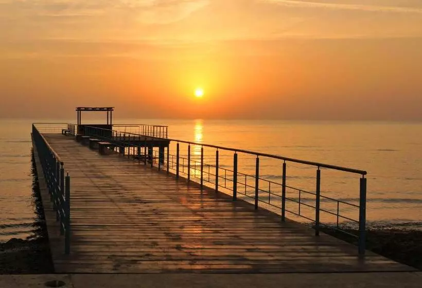 اتاق استاندارد سه نفره با چشم‌انداز کنار دریا, Les Palmiers Beach Boutique Hotel & Luxury Apartments