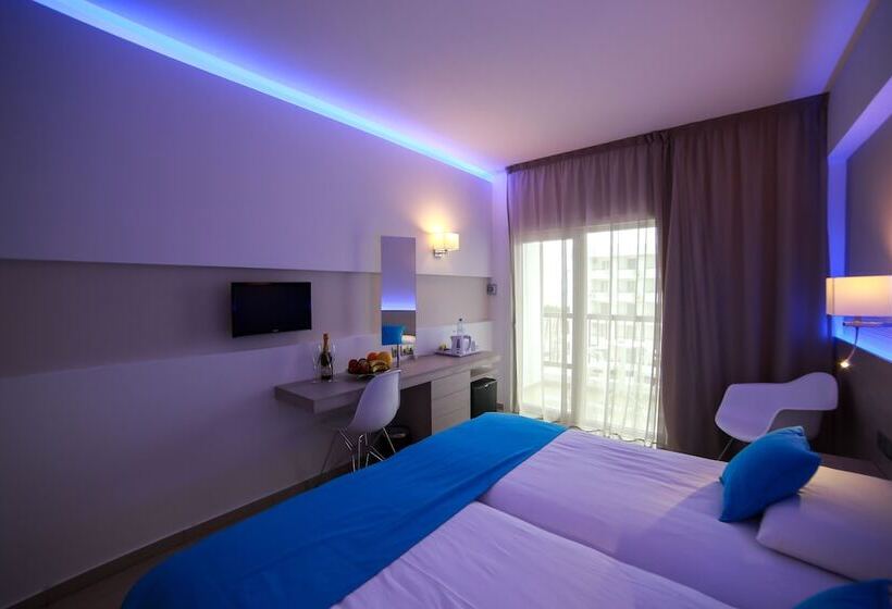 اتاق استاندارد سه نفره با چشم‌انداز کنار دریا, Les Palmiers Beach Boutique Hotel & Luxury Apartments