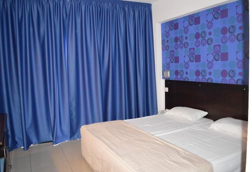 اتاق استاندارد چهارنفره با چشم‌انداز جانبی دریا, Les Palmiers Beach Boutique Hotel & Luxury Apartments