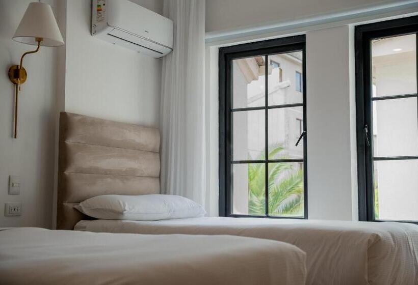 Standaard Vierpersoonskamer, Marcos Gamero