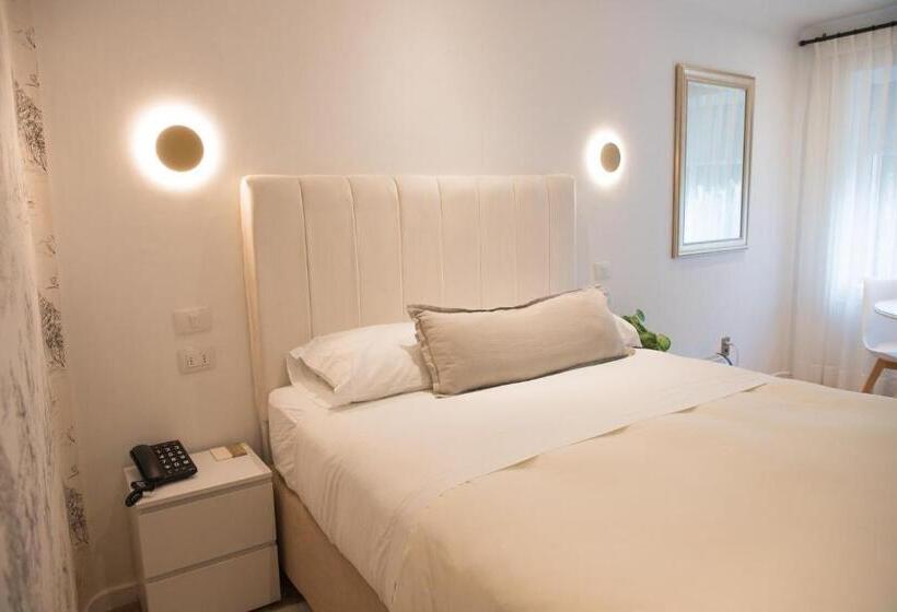 Junior Suite, Marcos Gamero