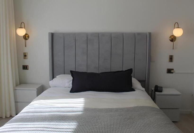 Junior Suite, Marcos Gamero