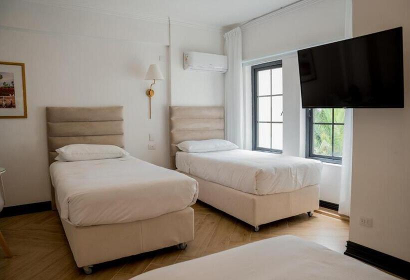 Standaard Vierpersoonskamer, Marcos Gamero