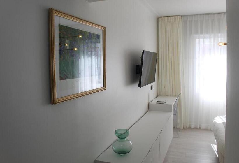 Junior Suite, Marcos Gamero