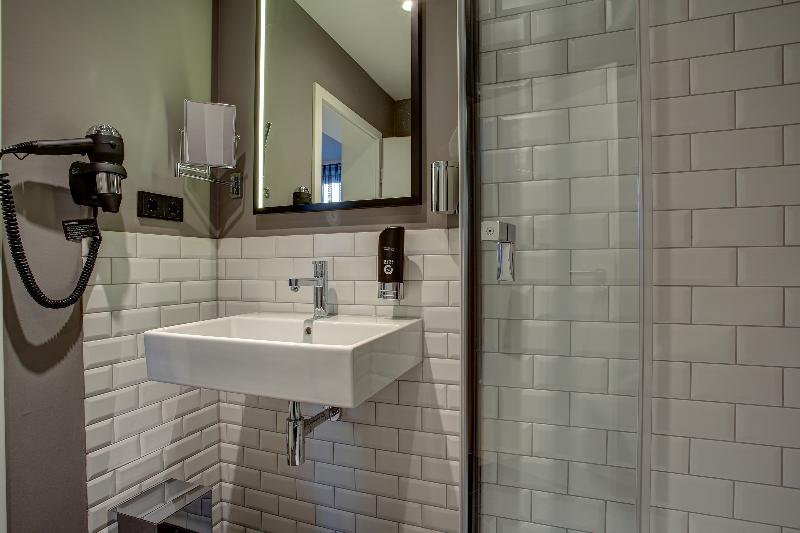 اتاق استاندارد, Vienna House Easy by Wyndham Hamburg