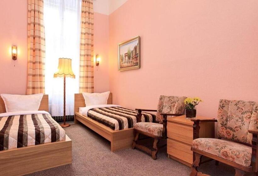 اتاق راحتی, Pension Cortina