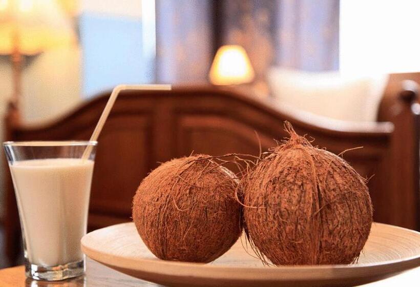 اتاق استاندارد سه نفره, Pension Cortina