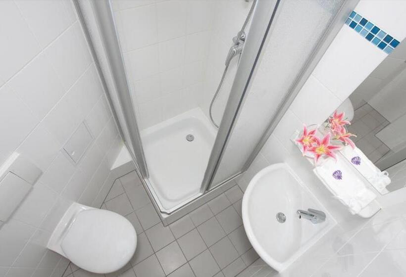 اتاق استاندارد, Pension Cortina