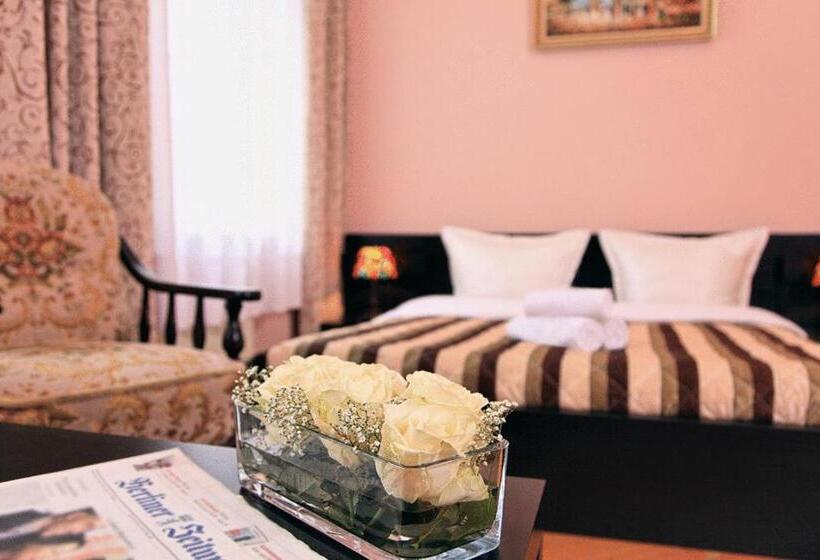 اتاق استاندارد, Pension Cortina
