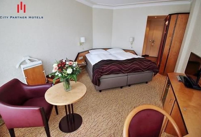 标准间, Senator Hamburg