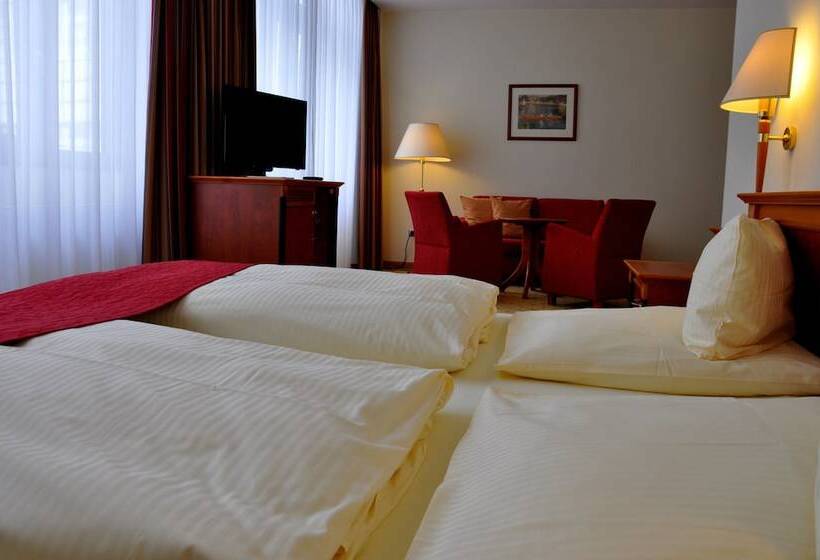 سوییت جونیور, Steglitz International