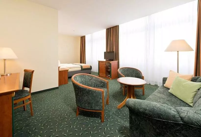 ジュニアスイート, Steglitz International