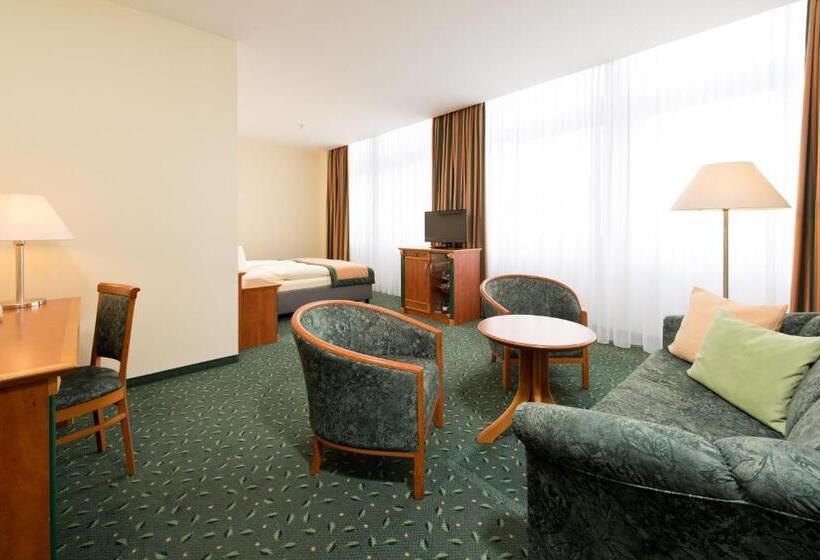 سوییت جونیور, Steglitz International