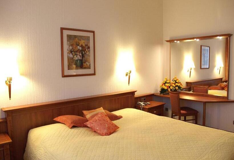 سوییت, Steglitz International