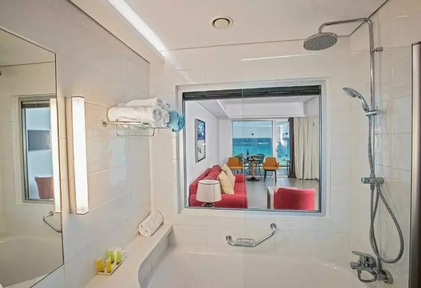Deluxe Suite Sea View, Vassos Nissi Plage Hotel & Spa