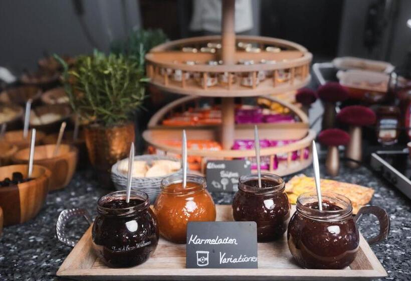 חדר אקונומי, Am Augustinerplatz