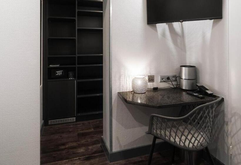 חדר ביזנס, Am Augustinerplatz