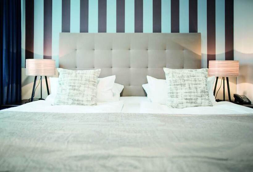 جناح جونيور, City Hotel Bosse