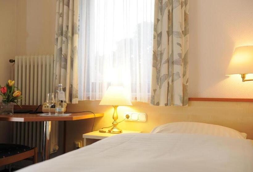 Chambre Standard Individuelle, Heldt