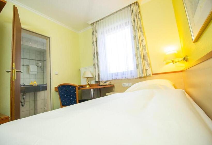 Chambre Standard Individuelle, Heldt