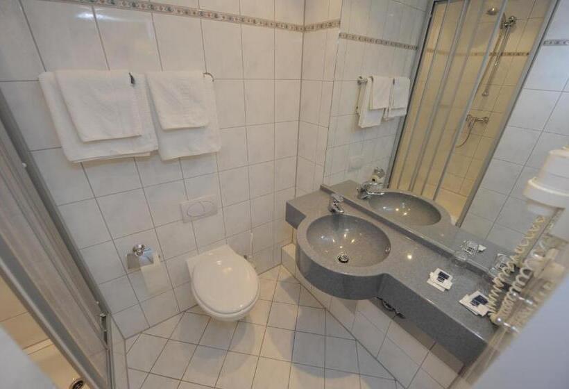 Chambre Standard, Heldt