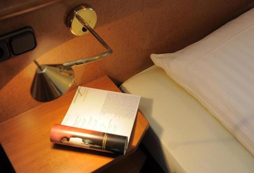 Chambre Standard, Heldt