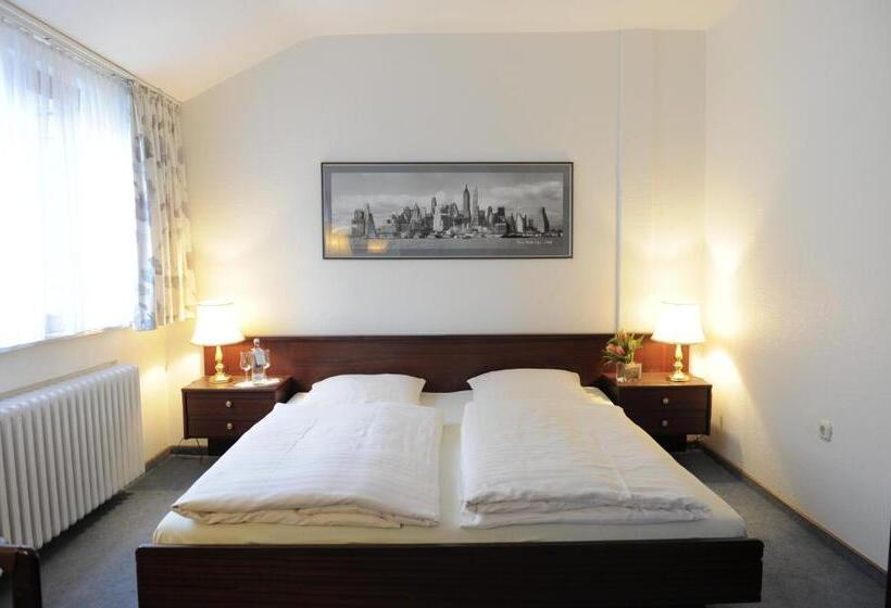 Chambre Standard, Heldt