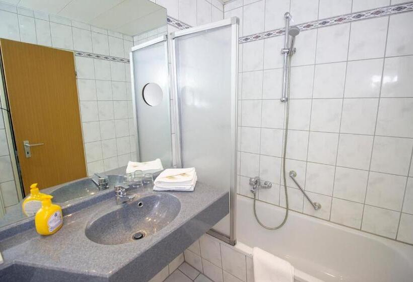 Chambre Standard, Heldt