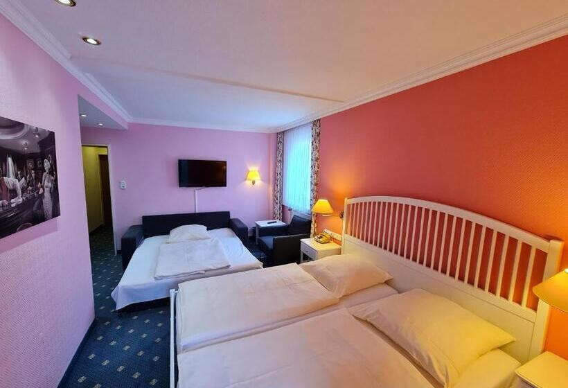 Chambre Quadruple Standard, Heldt