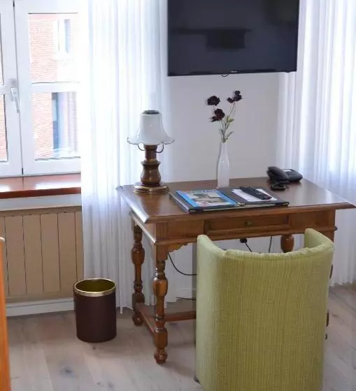 Standard Yhden Hengen Huone, Josten