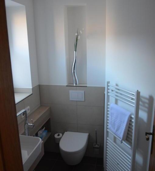 스탠다드 싱글 룸, Josten