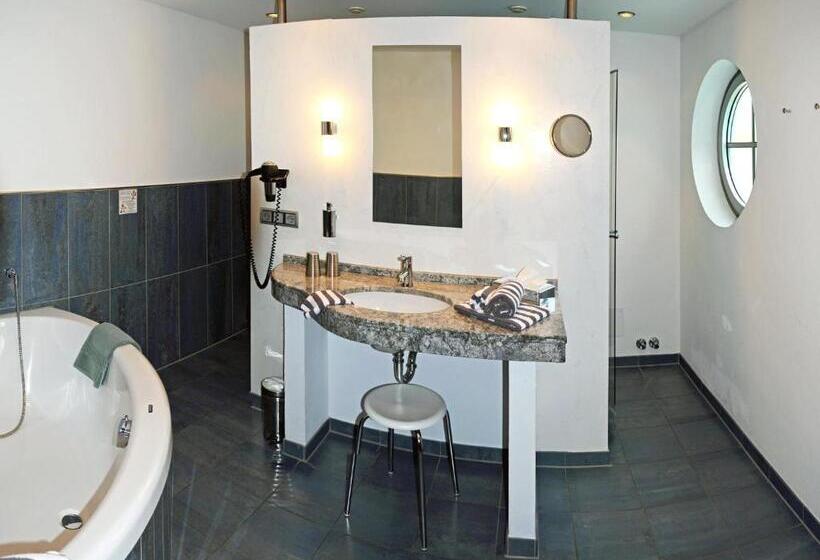 컴포트 룸, Restaurant Thomsen