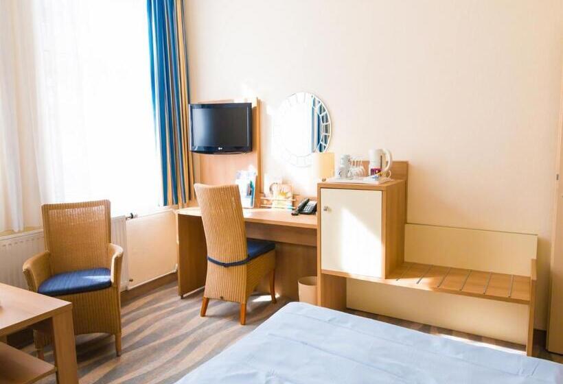 Четырехместный Номер Стандарт, Inselhotel Bruns