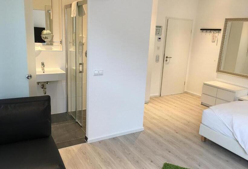 اتاق خانوادگی, Barbarossa Karlsruhe Stadtmitte