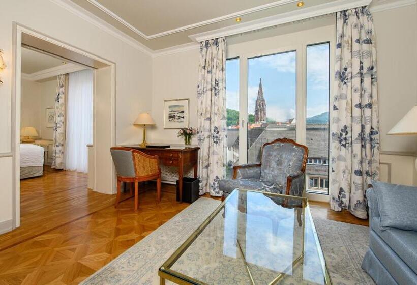 جناح جونيور, Colombi