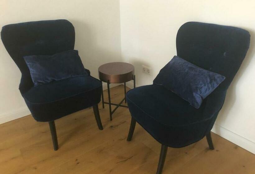 带两个卧室的顶楼公寓, Die Grüne Bettlad Boutique