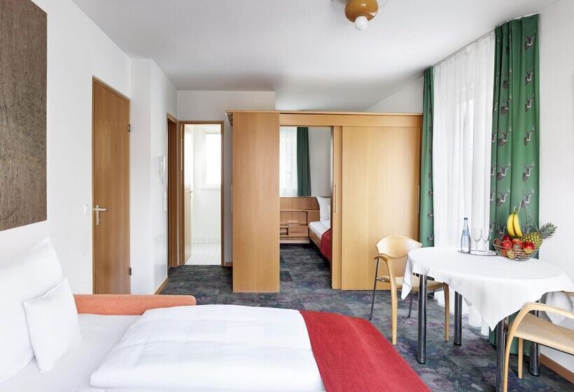 חדר סופריור, Hirsch