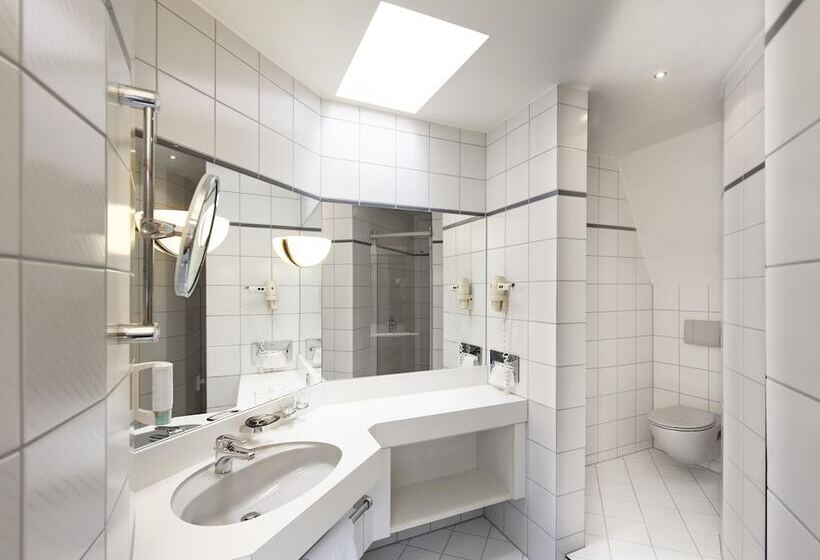 סוויטת ג'וניור סופריור, Hirsch