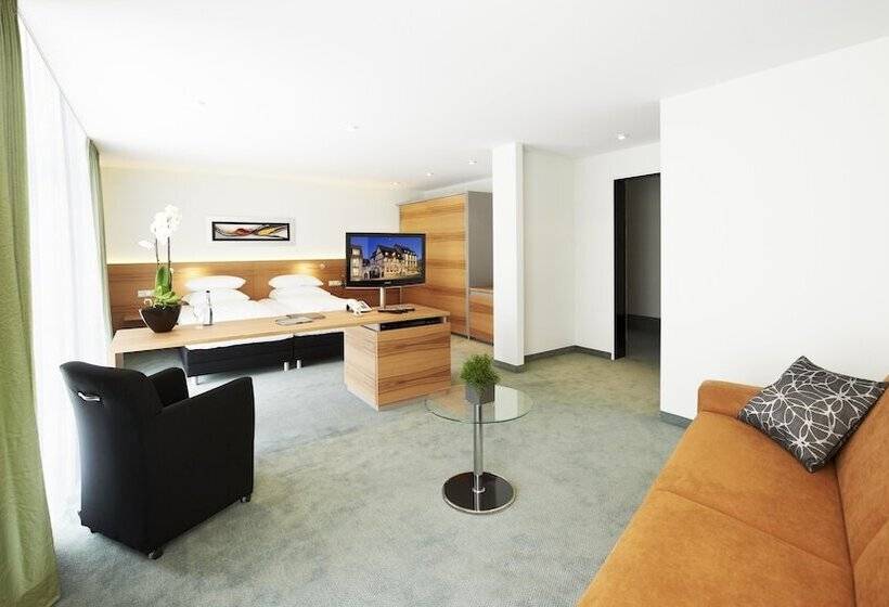 סוויטת ג'וניור סופריור, Hirsch