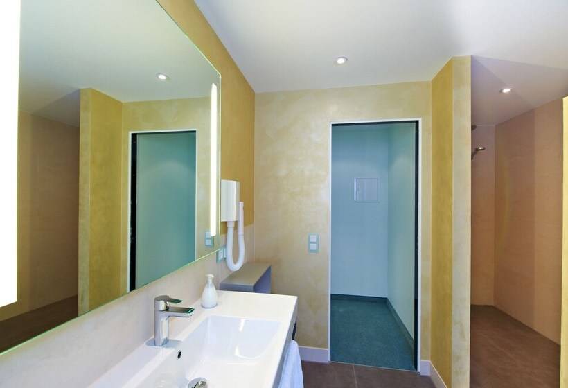 סוויטת ג'וניור דלוקס, Hirsch