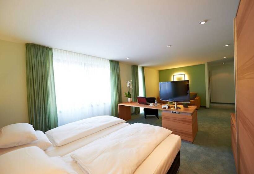 סוויטת ג'וניור דלוקס, Hirsch