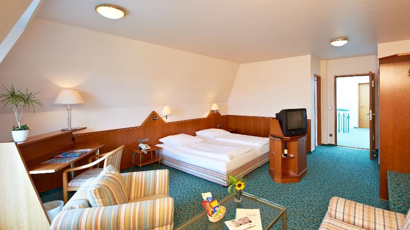 סוויטת ג'וניור סופריור, Hirsch