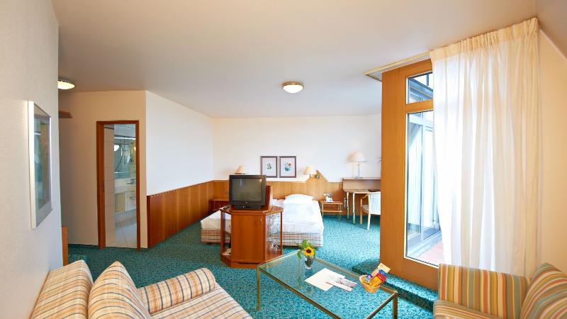 סוויטת ג'וניור סופריור, Hirsch