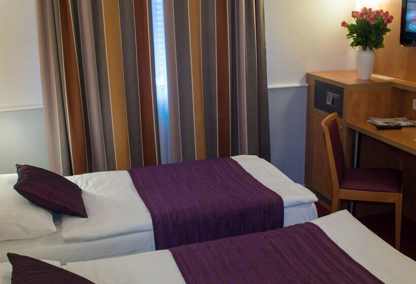 اتاق استاندارد, Niederrad