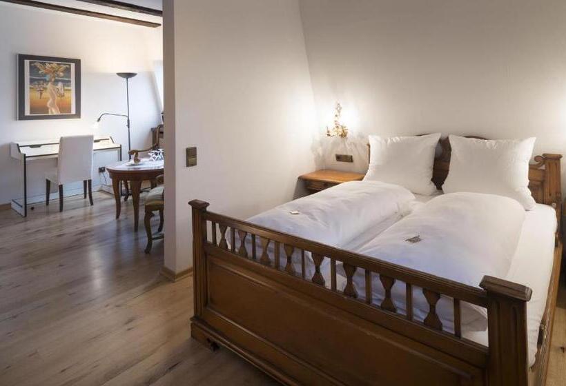 جناح جونيور, Ochsen Post