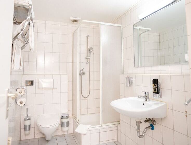 اتاق استاندارد چهار تخته, Parkhotel Lindenhof Kostenlose Parkplätze